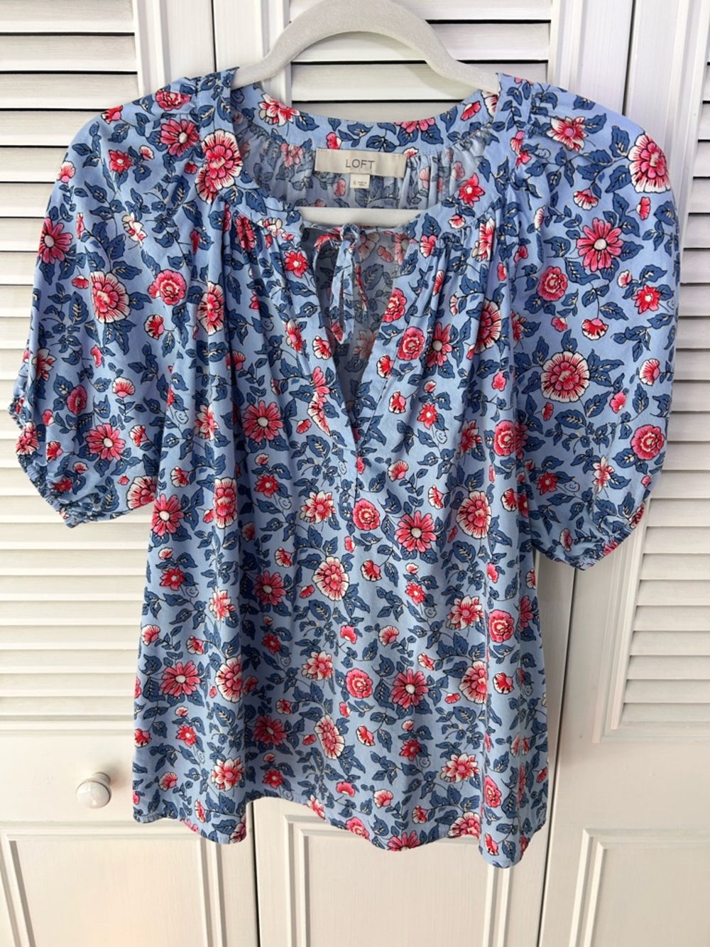 LOFT Blue Floral Tie-Neck Puff Sleeve Blouse